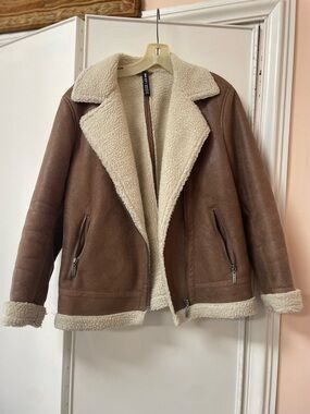 Classic Brown Shearling-Style Jacket with Cream Sherpa Lining